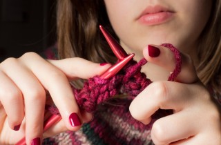 Come fare una sciarpa ai ferri: il modello facile