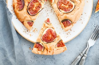 Torta di fichi e noci: la ricetta con e senza burro