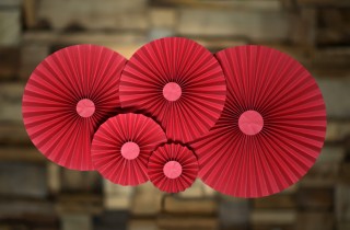 Coccarde fai da te per allegre decorazioni natalizie