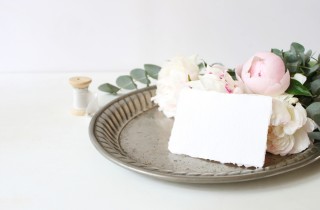 Decorazioni matrimonio: i cerchi di fiori fai da te da appendere al soffitto