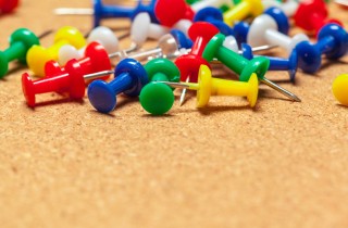 Lettere alfabeto: piccole bacheche di sughero fai da te per la cameretta