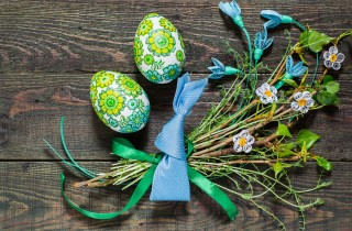 Come decorare le uova di polistirolo con il decoupage con la stoffa