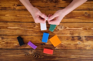 Arcobaleno: orecchini fai da te con il fimo