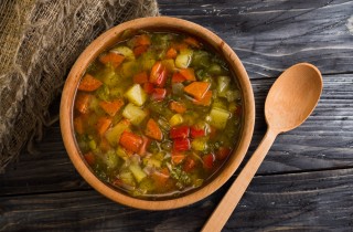 Come cucinare il minestrone e renderlo saporito
