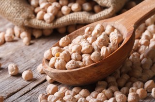 Ceci secchi: come cucinarli con e senza ammollo