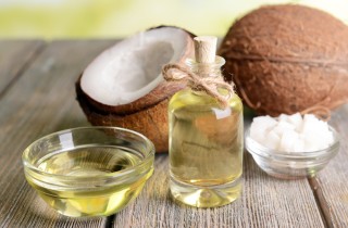 Olio di cocco per un’abbronzatura più rapida