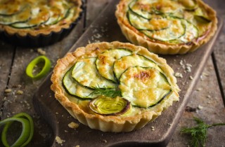 Pasta brisé con zucchine senza uova: come fare questa torta salata