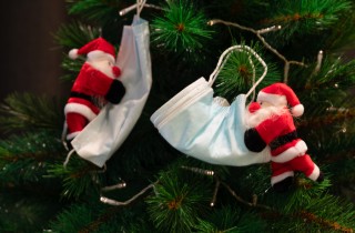 Albero di Natale con mascherine: le idee per le decorazioni 2020