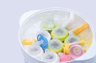 Come sterilizzare i biberon