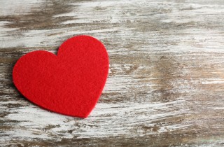 Cuori per San Valentino: spille fai da te con resti di feltro