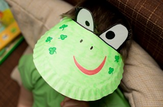 Maschere di Carnevale fai da te con piatti di carta: 4 idee