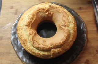 Ciambellone soffice farcito con crema al cioccolato: come prepararlo