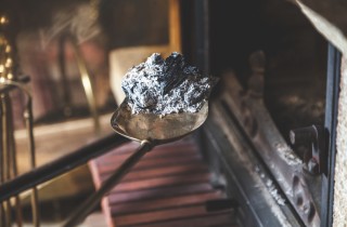 Cenere del camino: 5 buoni motivi per non buttarla