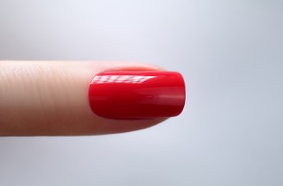 Unghie finte: quali sono i rischi per le tue mani