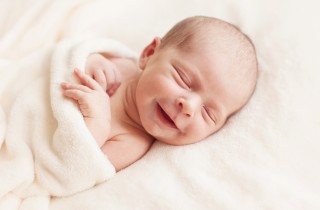 Perché i bambini sorridono nel sonno