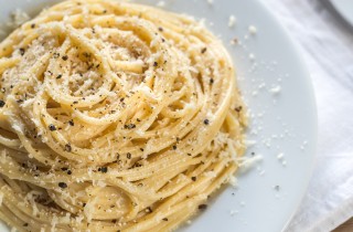 La ricetta per rendere cremosa la pasta cacio e pepe