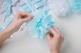 Pom pom carta velina fai da te per decorazioni da picnic