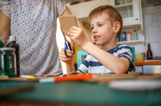 Passatempi creativi: due idee di cartone fai da te per bambini