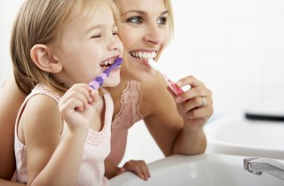 Come prendersi cura dei denti dei bambini