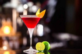 Cosmopolitan, come realizzare a casa il cocktail in 5 minuti