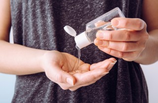 Disinfettante per le mani, 7 indizi che lo stai usando troppo