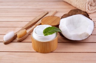 Dentifricio fatto in casa: una soluzione naturale e facile