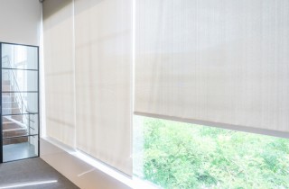 Tenda a rullo in tessuto: come pulirla in 10 minuti