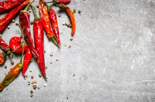 Come essiccare i peperoncini: due metodi per farlo in casa