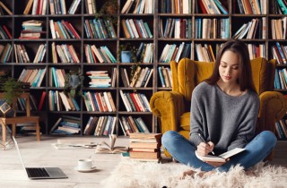 Come organizzare i tuoi libri in modo creativo e fare ordine