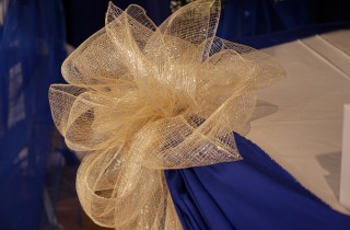 Come fare un fiocco grande con nastro a rete per le Feste