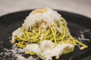 Tagliolini pesto, burrata e pinoli di Chef in Camicia