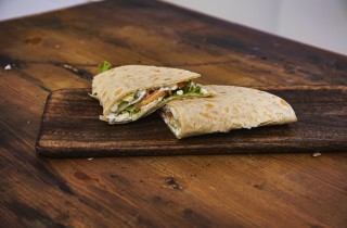Piadina vegetariana con salsa Tzatziki di Chef in Camicia