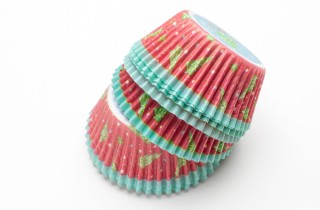 Lavoretti per Natale bambini: alberelli con i pirottini