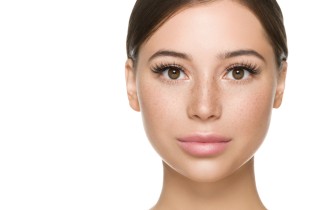 Macchie cutanee, le abitudini che possono peggiorare la tua pelle