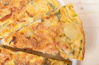 Frittata di patate al forno: la ricetta semplice e leggera