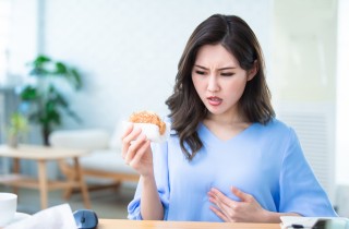 Reflusso gastroesofageo, i rimedi della nonna per stare subito meglio