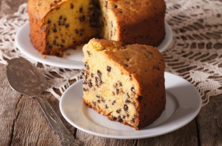 Torta con gocce di cioccolato e yogurt da fare per la colazione