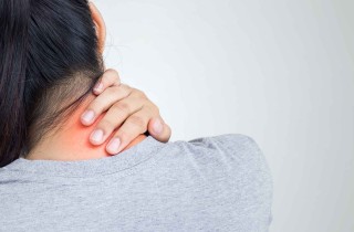 Dolore alla cervicale, i rimedi utili