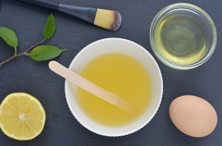 Maschera viso con l'albume: come farla e a cosa serve questo rimedio della nonna