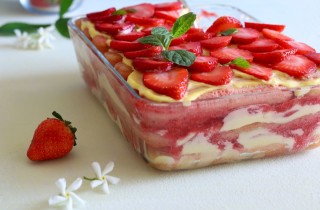 Tiramisù di fragole: la ricetta del dolce primaverile