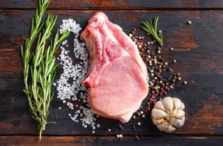 Come si prepara la gustosa cotoletta di maiale alla marchigiana