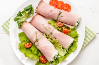 Involtini di prosciutto cotto e mozzarella: la ricetta al forno che piace ai bambini