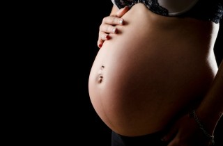 Gravidanza, bisogna togliere il piercing all’ombelico?