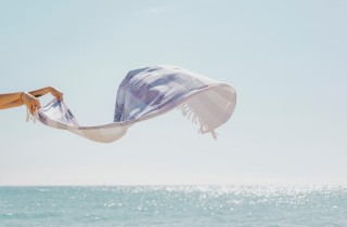 Teli da mare: i consigli per ammorbidirli e prepararli alla spiaggia