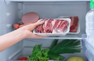 Come scongelare la carne in modo rapido e sicuro
