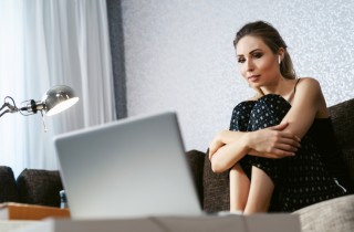 Cosa vedere in tv e streaming nei momenti di tristezza: 10 titoli per tirarci su