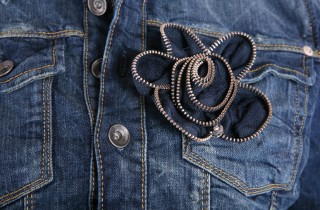 Come fare una spilla con vecchie cerniere