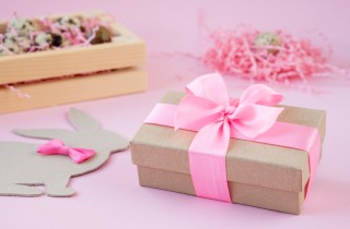 Confezioni pasquali fai da te: la scatola porta dolcetti a forma di uovo