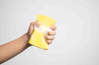 Vecchie spugne, dove si buttano e come riciclarle