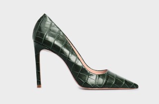 Come pulire le scarpe di pelle macchiate dall'acqua